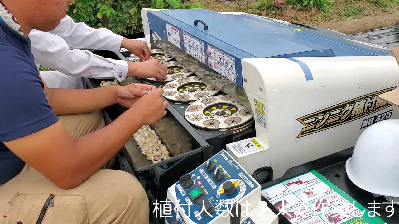 ニンニク植付機の実演を行いました