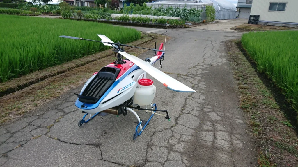 散布作業に使用したヤマハの産業用無人ヘリコプターFAZERの本体画像