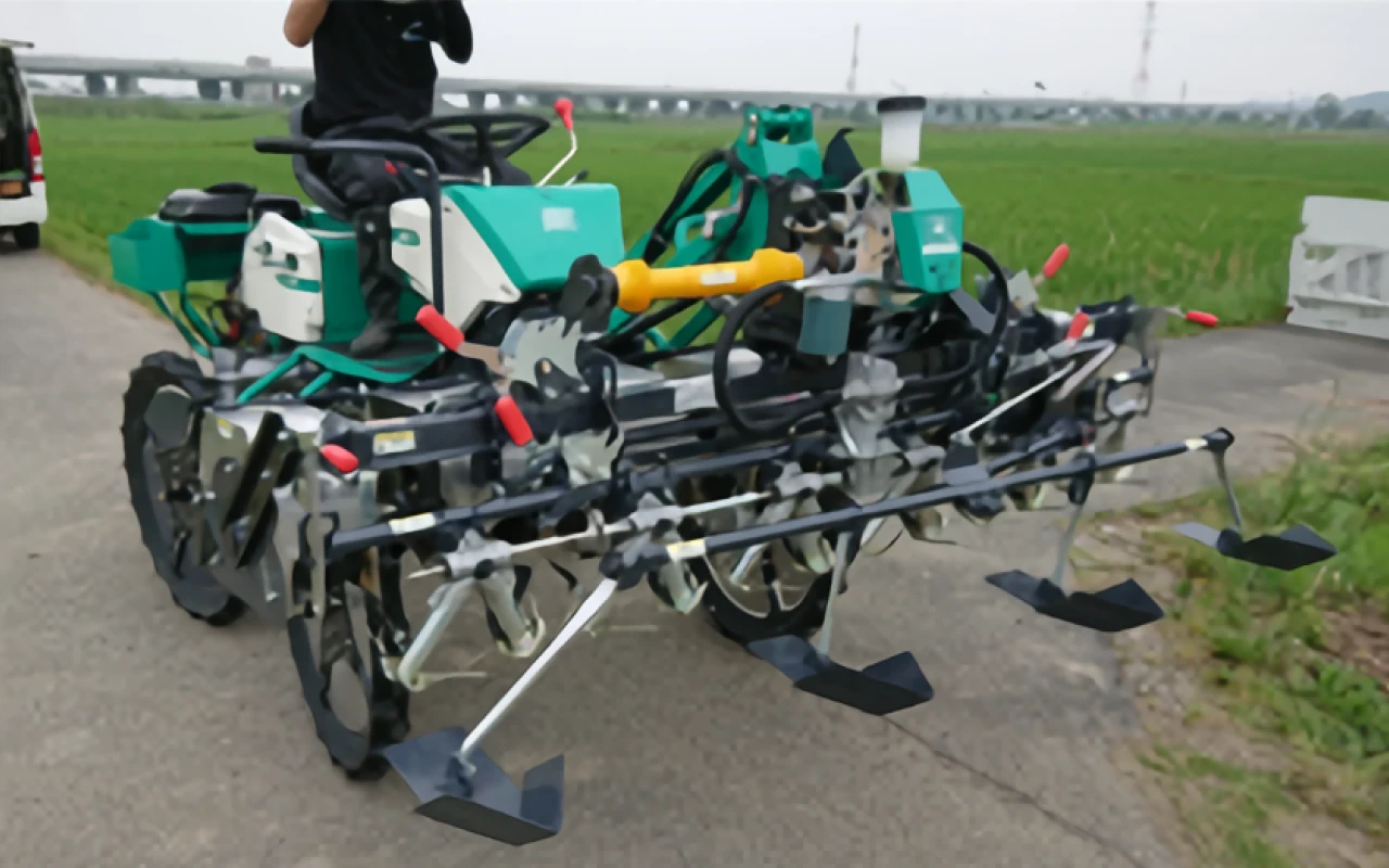 水田除草機「WEED MAN」の製品画像